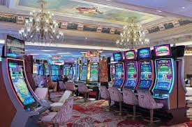 Myanmar Smartphone User aak999 Mobile Gaming App Casino Slots Sports Betting ကစားနေသောမြင်ကွင်း